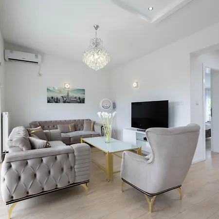 Lumina Apartment *