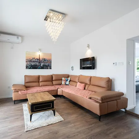 Lumina Apartment *