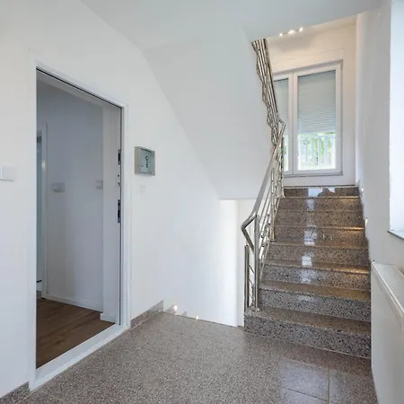 Lumina Apartment