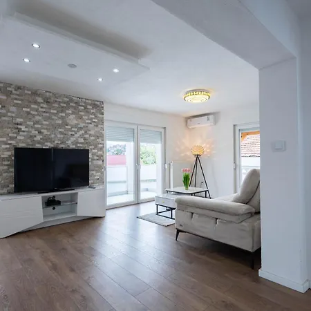 Lumina Apartment