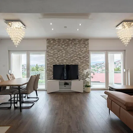 Lumina Apartment *